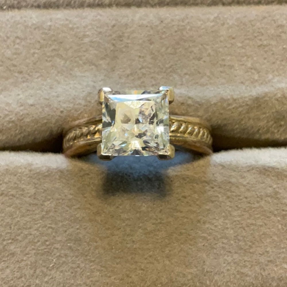 Elegant Gold Toned Sterling Silver Women's Ring